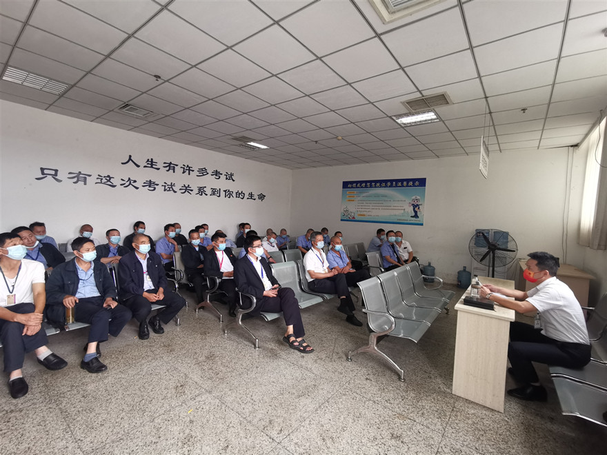 落實(shí)主體責(zé)任，推動(dòng)安全發(fā)展_副本