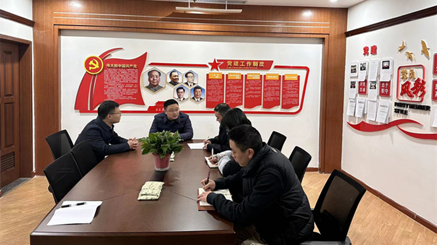 圖五：集團(tuán)總會計師齊飛、副總經(jīng)理馬江水督導(dǎo)金控小貸安全工作